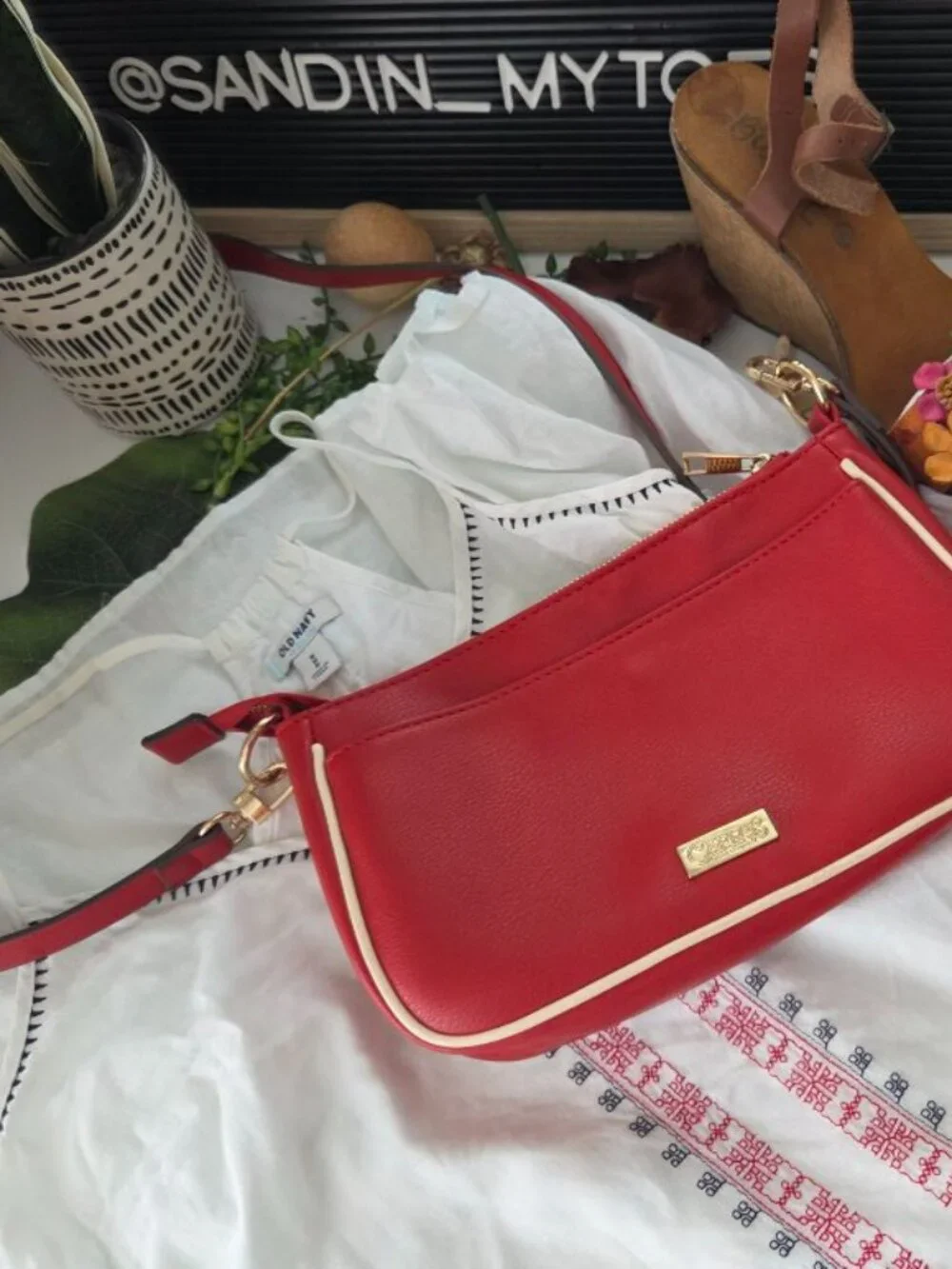 Carlos! By Carlos Santa I Red Crossbody Bag with detachable strap